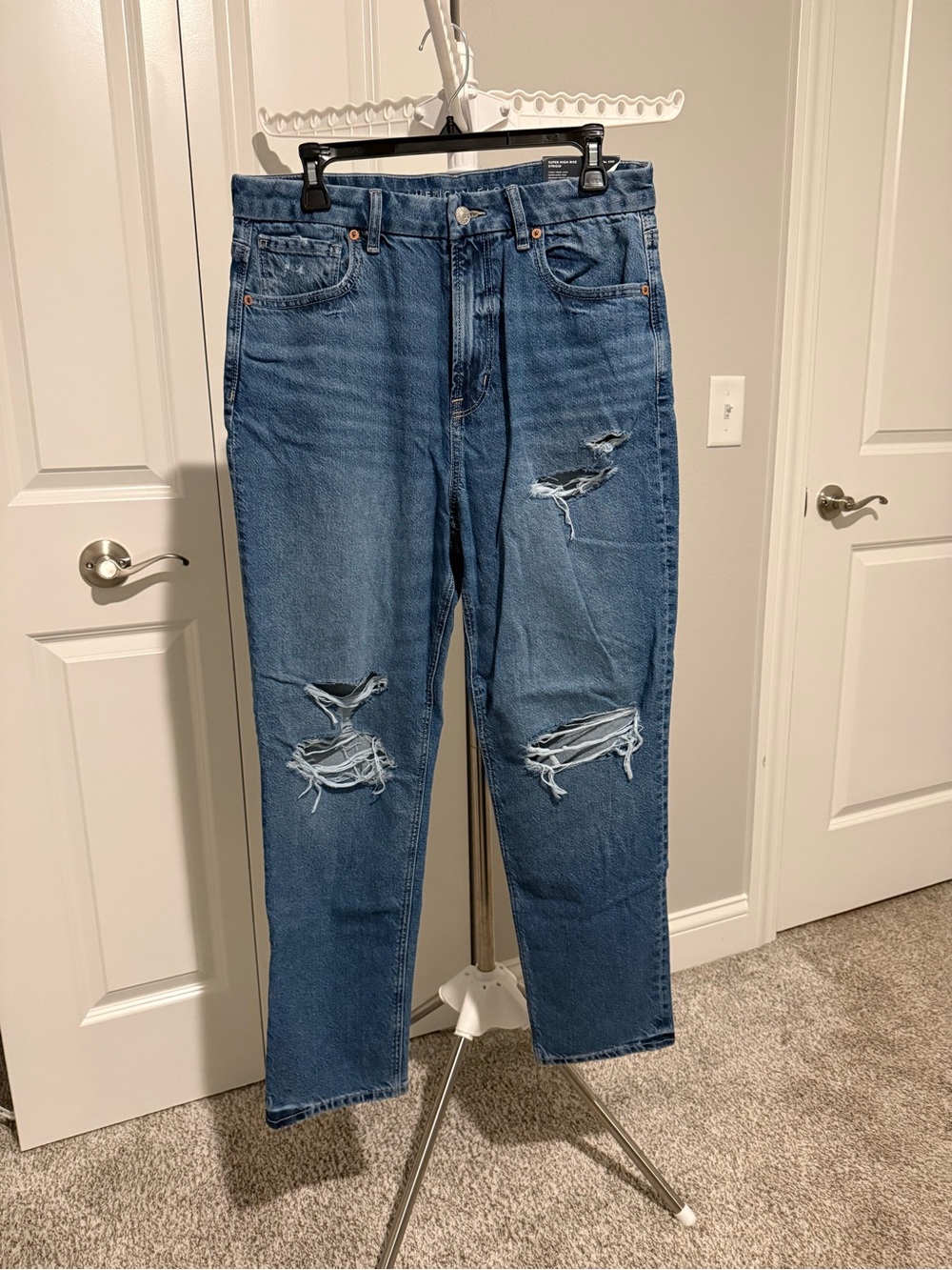NWT- American Eagle Outfitters Medium Blue Distressed Strigid Jeans